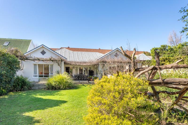 To Let 4 Bedroom Property for Rent in Rondebosch Western Cape